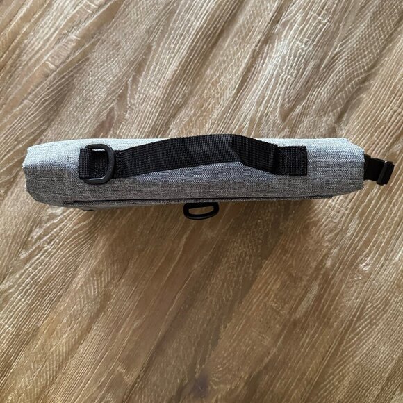 Herschel Changing Mat & Travel Pouch - Picture 2 of 6